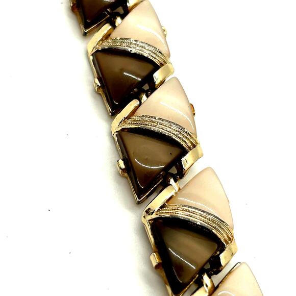Vintage MCM Leru Thermoset 2 Tone Brown/Cream Bracelet and Earrings Set - Picture 5 of 12